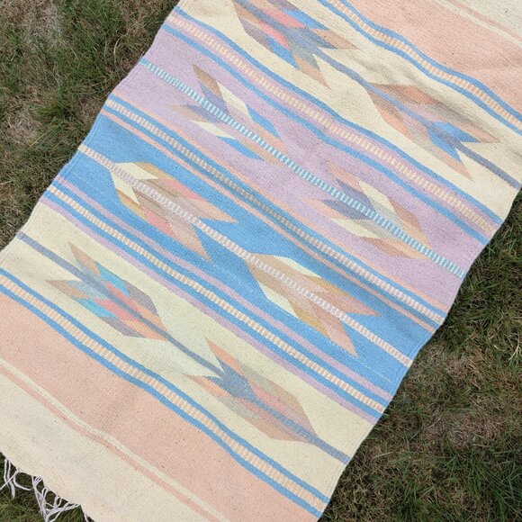 Vintage Southwestern pastel coloured small area rug - Picture 7 of 8